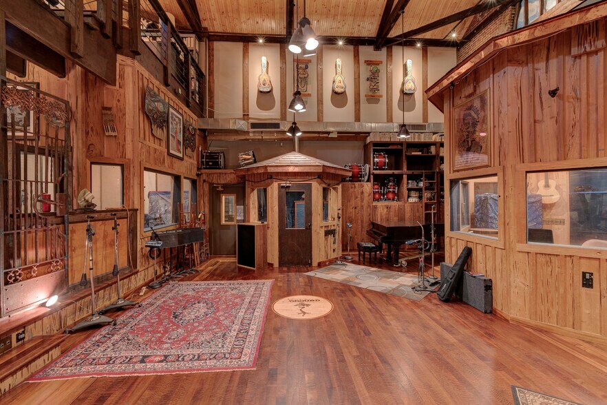 More Photos Of 114-116 17th Ave S, Nashville Office For Sale