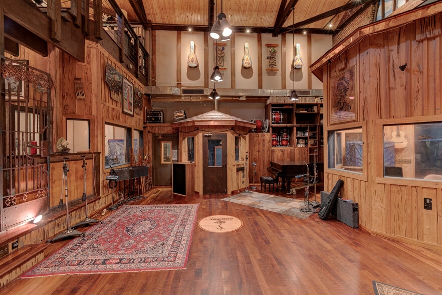 More Photos Of 114-116 17th Ave S, Nashville Office For Sale