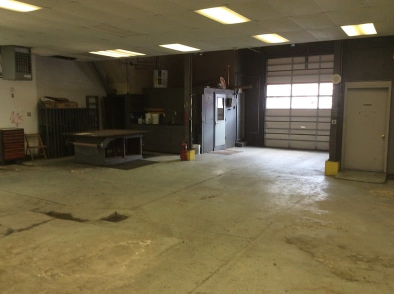 More Photos Of 804 N Lincoln St, Wilmington Storefront Retail Residential For Sale