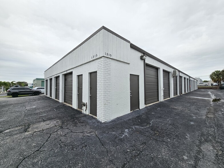 Primary Photo Of 1315 S Killian Dr, Lake Park Warehouse For Lease