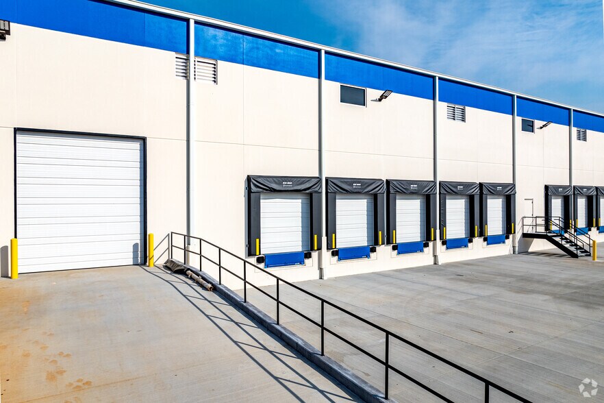 More Photos Of 2350 Park Center Dr, Mebane Warehouse For Lease