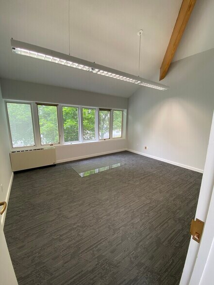 More Photos Of 1-3 Mill Pond Ln, Simsbury Office For Sale