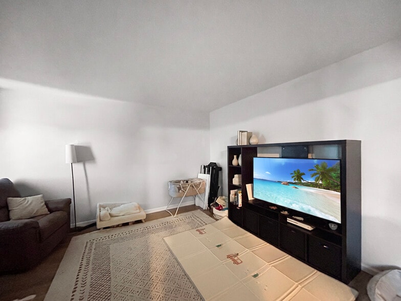 More Photos Of 2536 Grove Way, Castro Valley Apartments For Sale