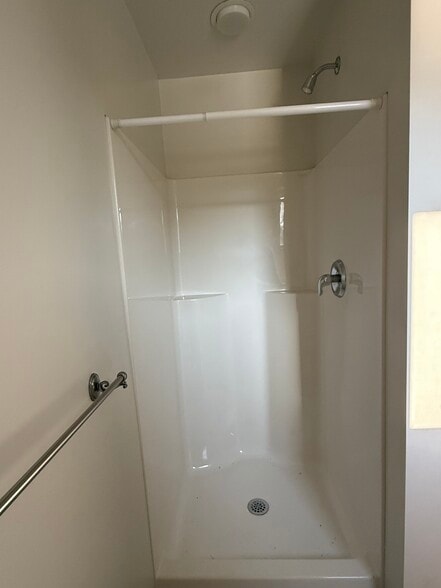 More Photos Of 53 Hancock St, Stratford Manufacturing For Lease