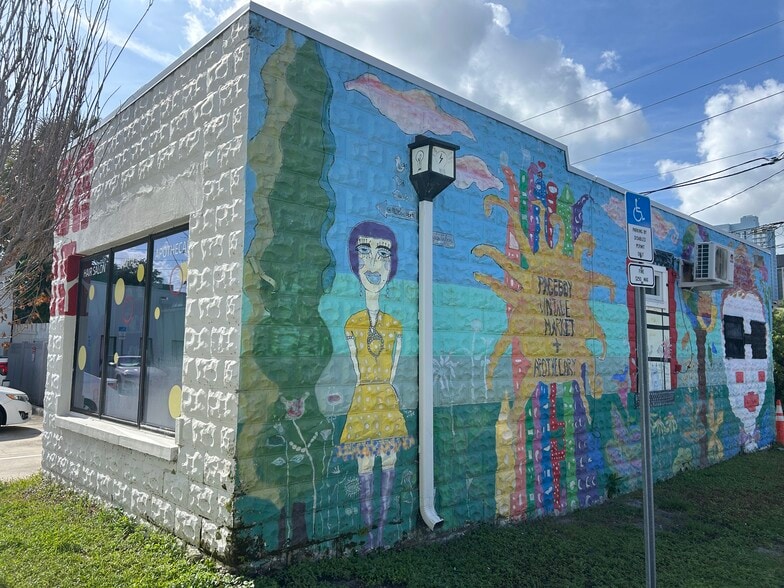 More Photos Of 320 5th Ave N, Saint Petersburg General Retail For Lease
