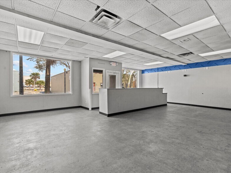 More Photos Of 61 W Central Ave, Lake Wales Flex For Sale