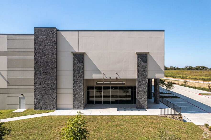 More Photos Of 350 Cypress Hill Dr, McKinney Warehouse For Lease