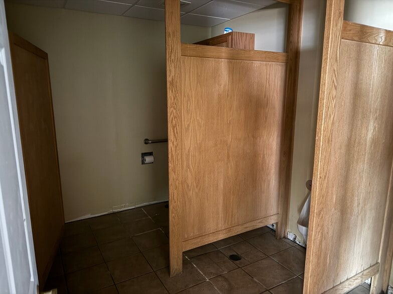 More Photos Of 1601 N Market St, Sparta Restaurant For Sale