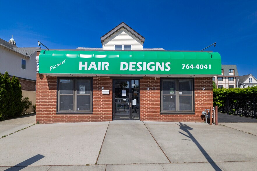More Photos Of 114 N Park Ave, Rockville Centre Storefront Retail Residential For Sale
