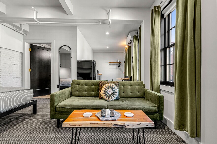 More Photos Of 409 The Hill, Portsmouth Hotel For Sale