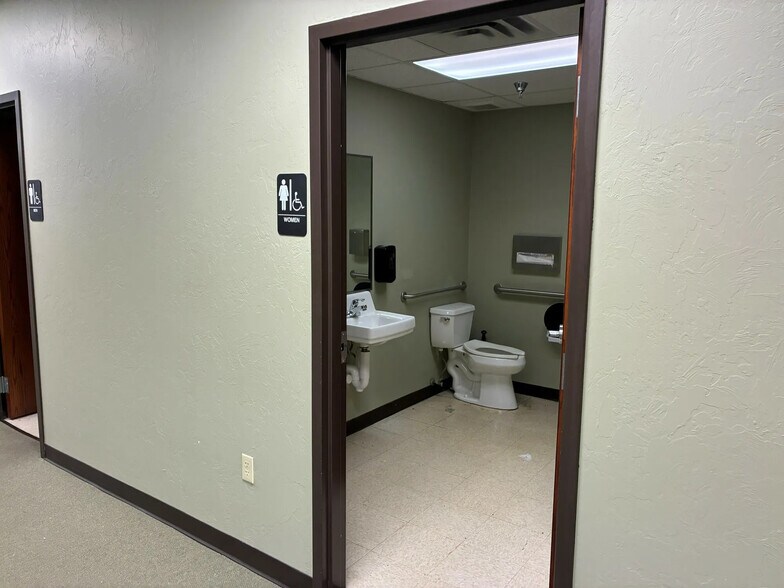 More Photos Of 9210 S Western Ave, Oklahoma City Office For Lease