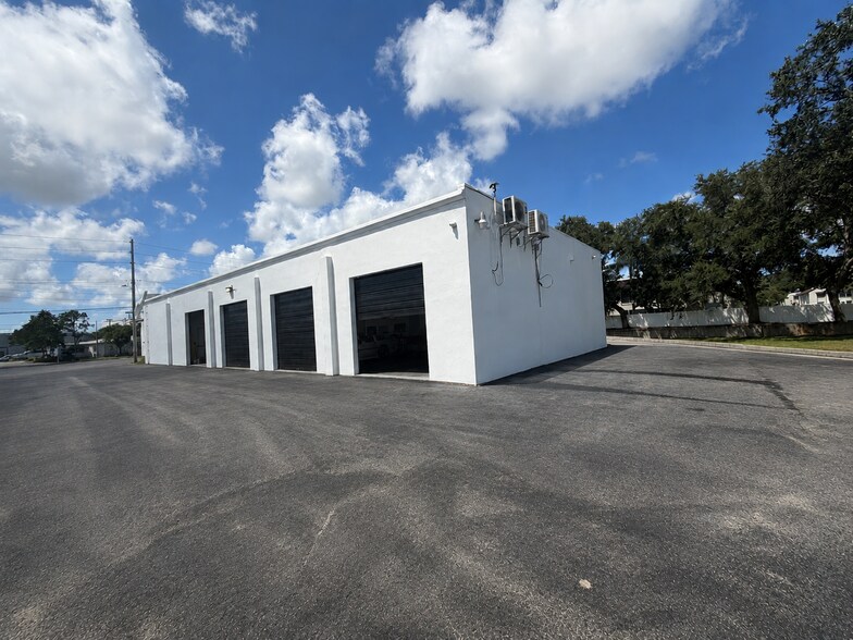 More Photos Of 1110 E Bay Dr, Largo Storefront Retail Office For Lease