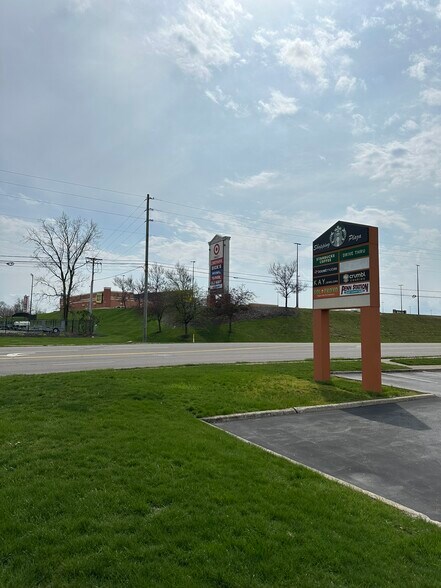More Photos Of 2150-2172 Walker Lake Rd, Ontario General Retail For Sale