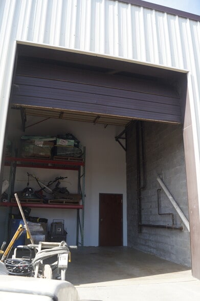 More Photos Of 900 N Lehigh St, Baltimore Light Distribution For Lease