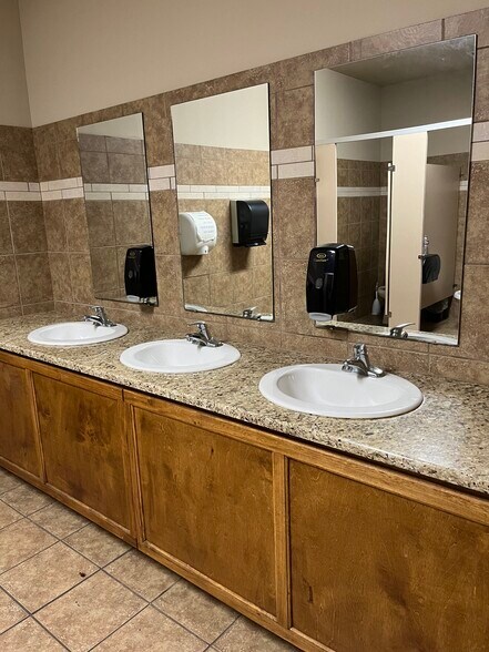 More Photos Of 5805 Highway 271, Fort Smith Freestanding For Sale