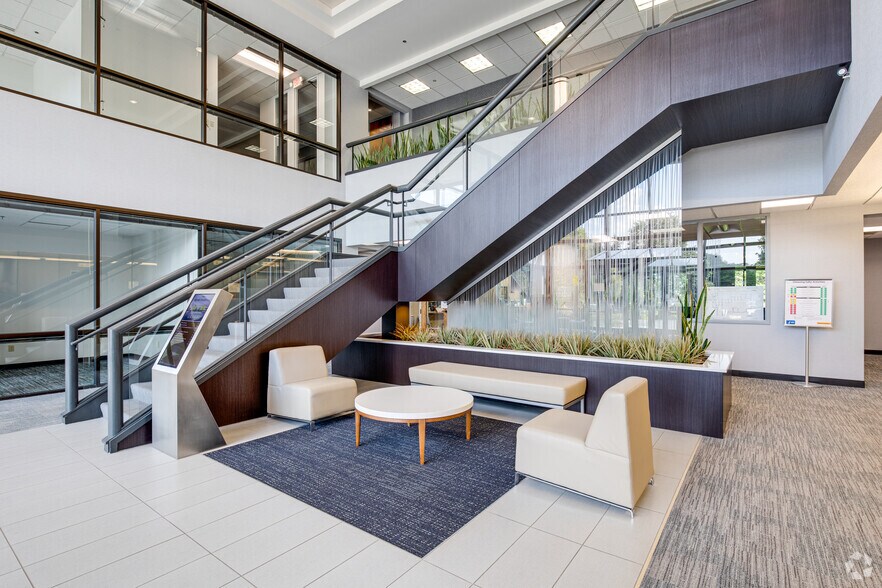 More Photos Of 900 Long Lake Rd, New Brighton Office For Sale