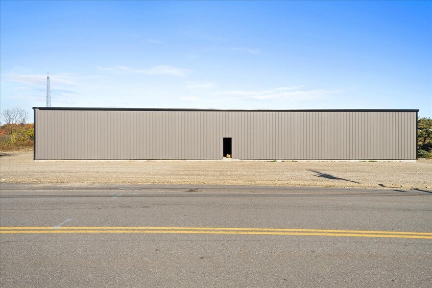More Photos Of 15 Technology Dr, Auburn Warehouse For Lease