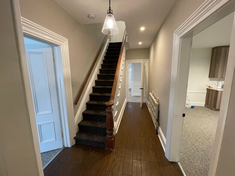 More Photos Of 25 N Fullerton Ave, Montclair Office Residential For Lease