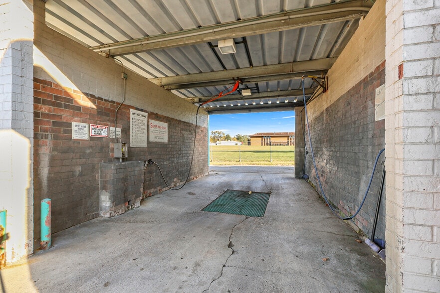 More Photos Of 3422 Flushing Rd, Flint Auto Repair For Sale