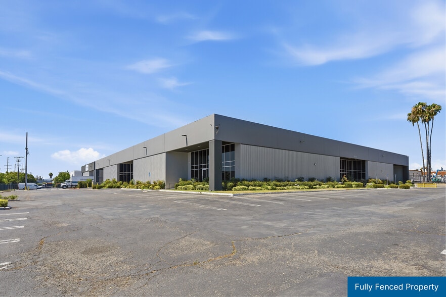 More Photos Of 20310 Plummer St, Chatsworth Manufacturing For Lease