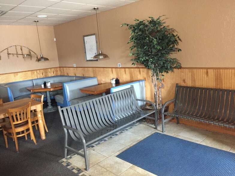 More Photos Of 209 E Walnut St, Tecumseh Restaurant For Sale