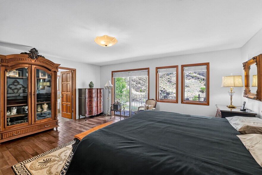 More Photos Of 420-422 Main Street St, Riggins Specialty For Sale