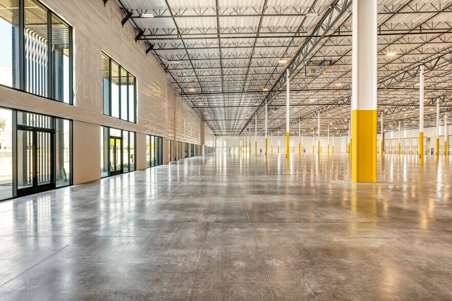 More Photos Of 7501 E Redfield Rd, Scottsdale Warehouse For Lease