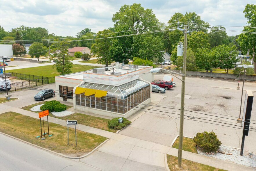 More Photos Of 15839 Telegraph Rd, Redford Township Fast Food For Lease