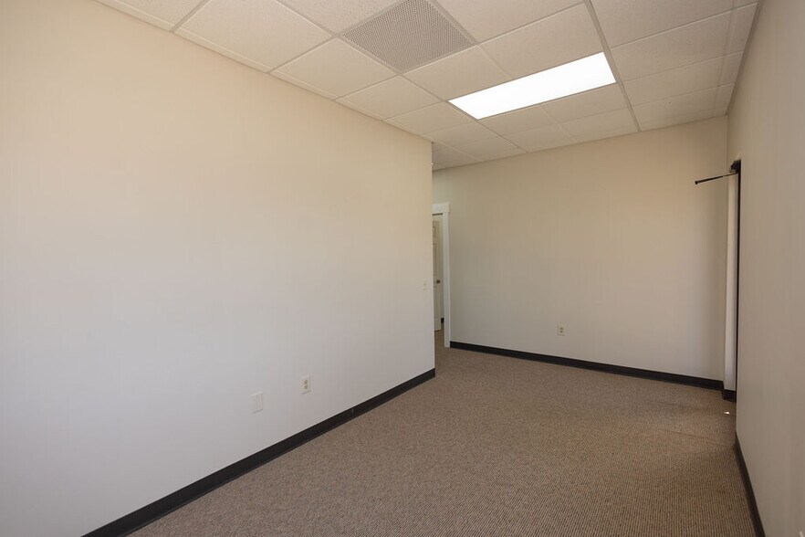 More Photos Of 20550 Townsen Blvd, Humble Loft Creative Space For Sale