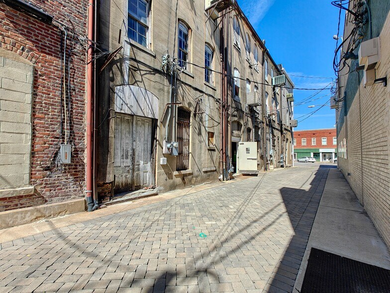 More Photos Of 121 N Poplar St, Paris Storefront Retail Residential For Sale