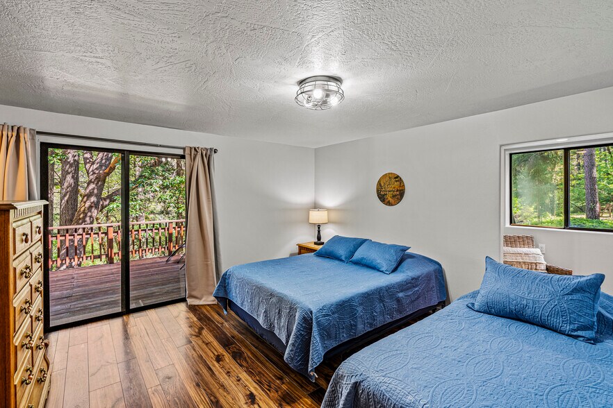 More Photos Of 11744 Galice Rd, Merlin Hotel For Sale