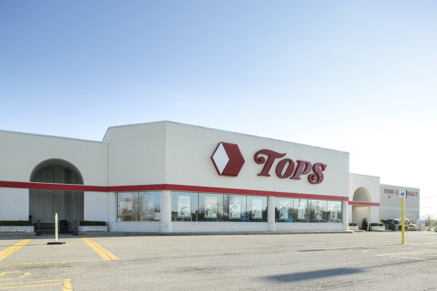More Photos Of 128 W Main St, Le Roy Unknown For Lease