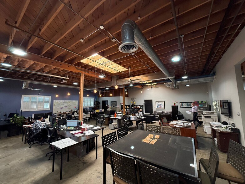 More Photos Of 3700-3704 Eagle Rock Blvd, Los Angeles Showroom For Lease