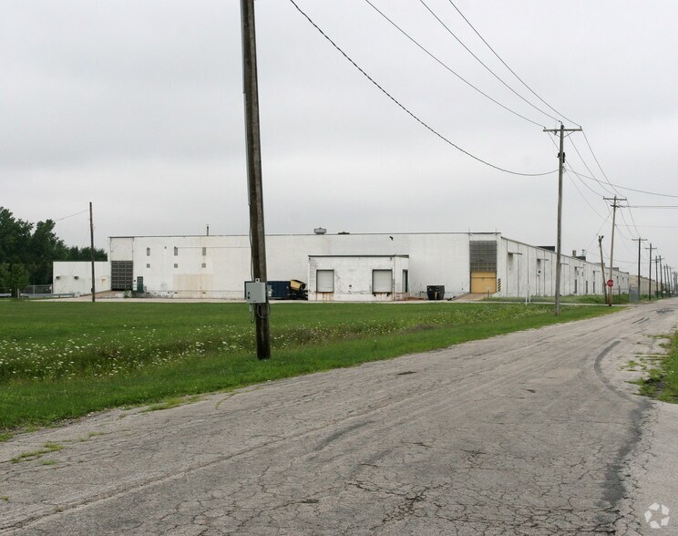 More Photos Of 29200 Glenwood Rd, Perrysburg Manufacturing For Sale