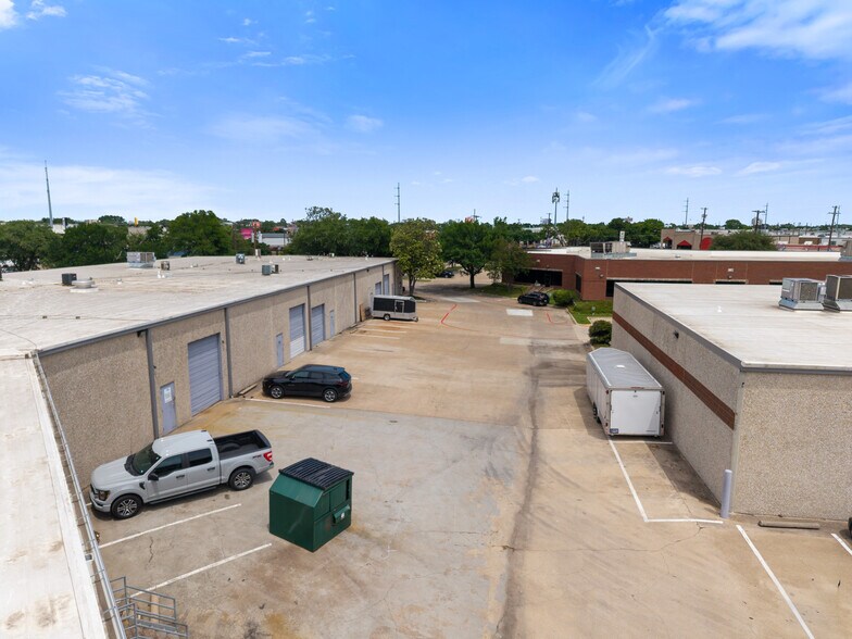 More Photos Of 11601 Plano Rd, Dallas Unknown For Lease