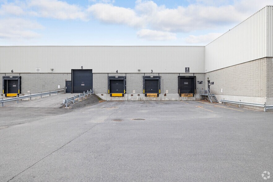 More Photos Of 867-877 Boul Jean-Paul-Vincent, Longueuil Warehouse For Lease