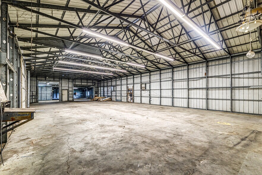 More Photos Of 291 American Spirit Rd, Winter Haven Warehouse For Lease