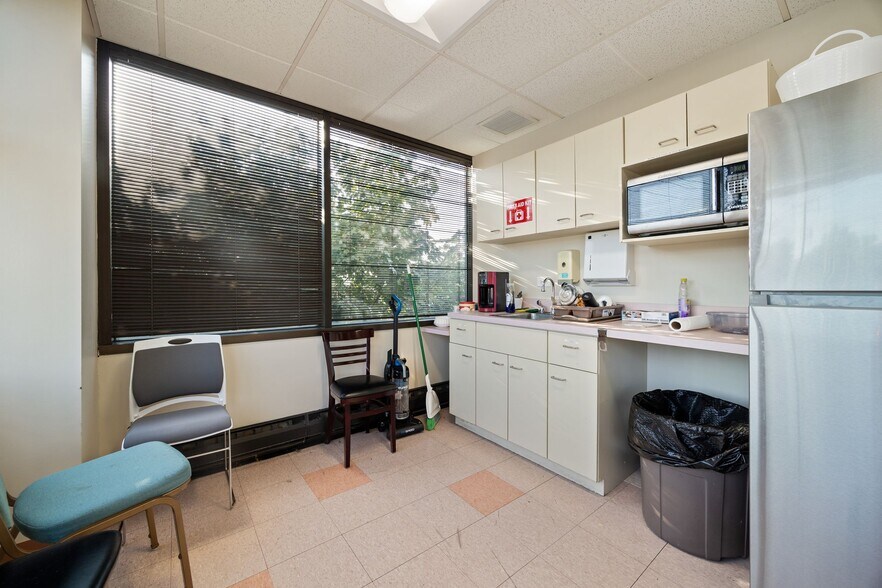 More Photos Of 7000 W 111th St, Worth Medical For Sale