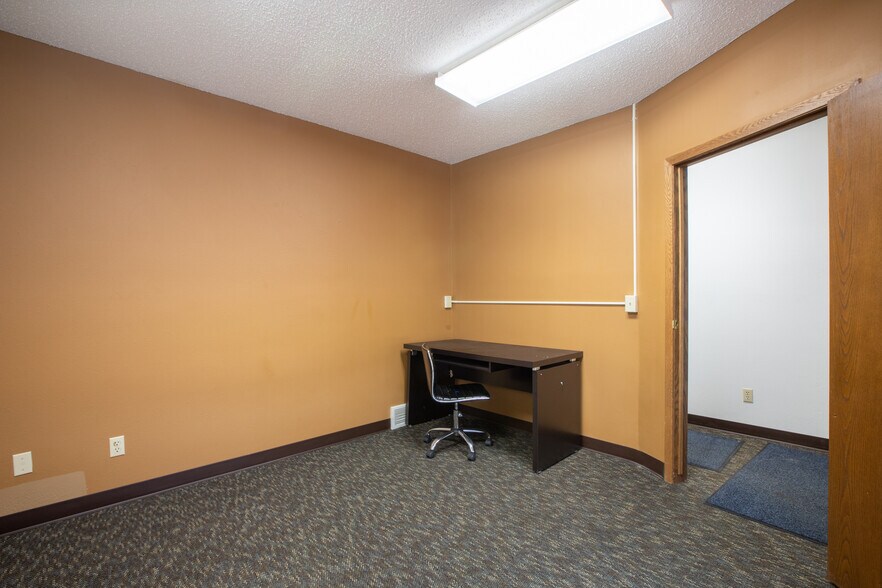 More Photos Of 1411 W Dakota Pkwy, Williston Office For Lease