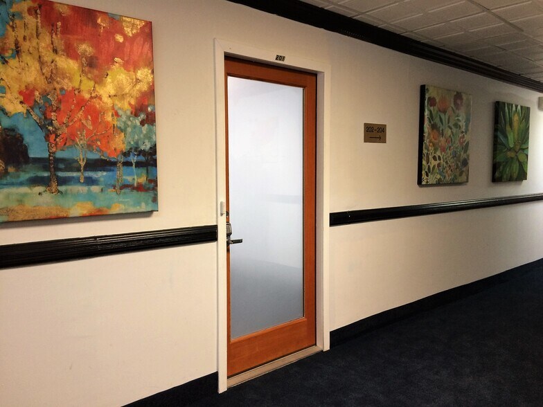 More Photos Of 400 N Columbus St, Alexandria Office For Lease