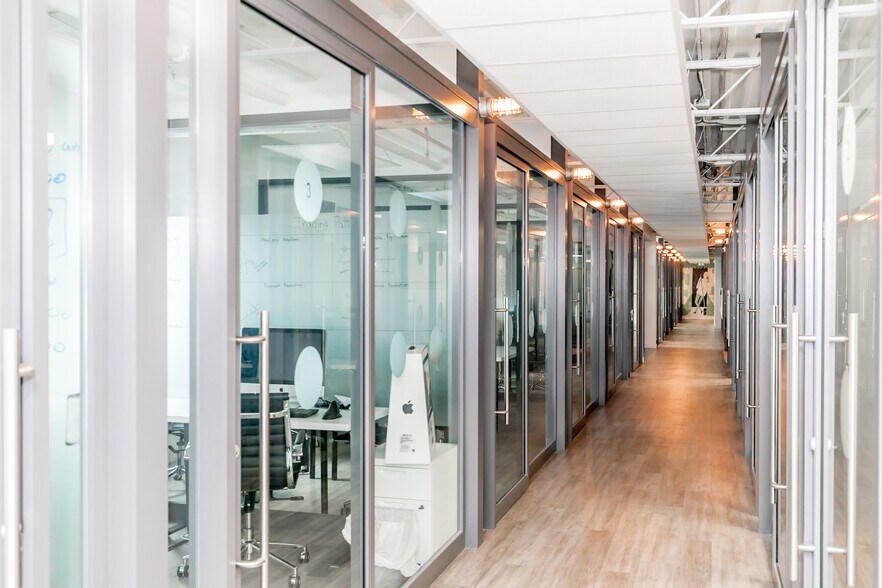 More Photos Of 290 Caldari Rd, Vaughan Warehouse For Lease