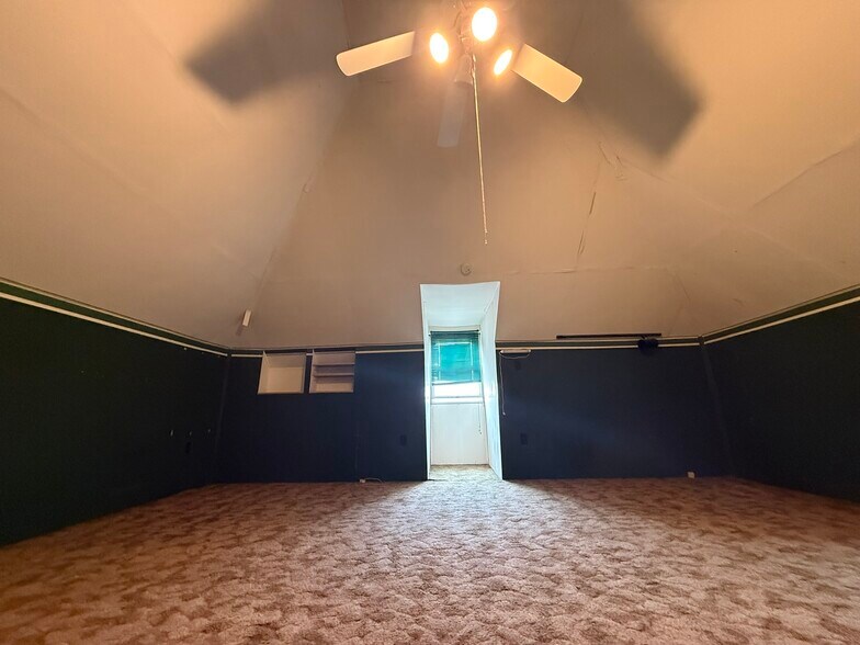 More Photos Of 40 Hockersville Rd, Hershey Freestanding For Sale