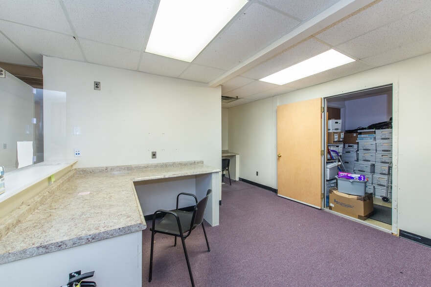 More Photos Of 125 Newton Sparta Rd, Newton Office For Lease