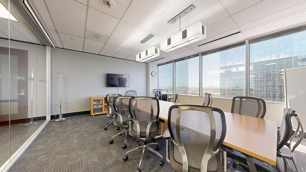 More Photos Of 12 Greenway Plz, Houston Coworking Space