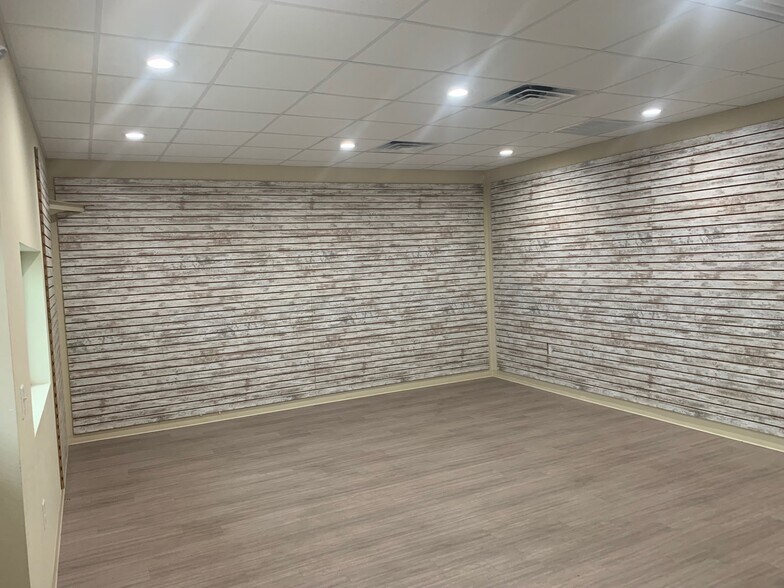 More Photos Of 5040 State Highway 123, San Marcos Warehouse For Lease