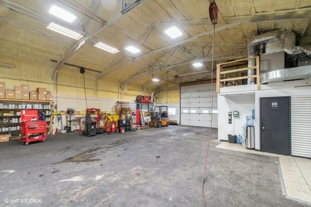 More Photos Of 17620 Chicago Ave, Lansing Service For Lease