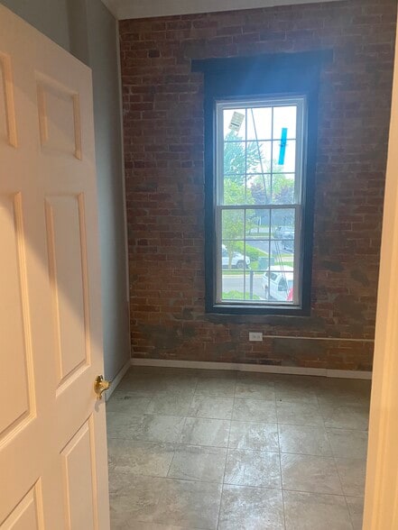More Photos Of 116 Tecumseh St, Dundee Storefront Retail Office For Sale