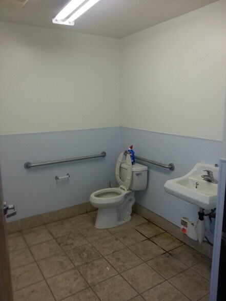 More Photos Of 10557 Juniper Ave, Fontana Warehouse For Lease