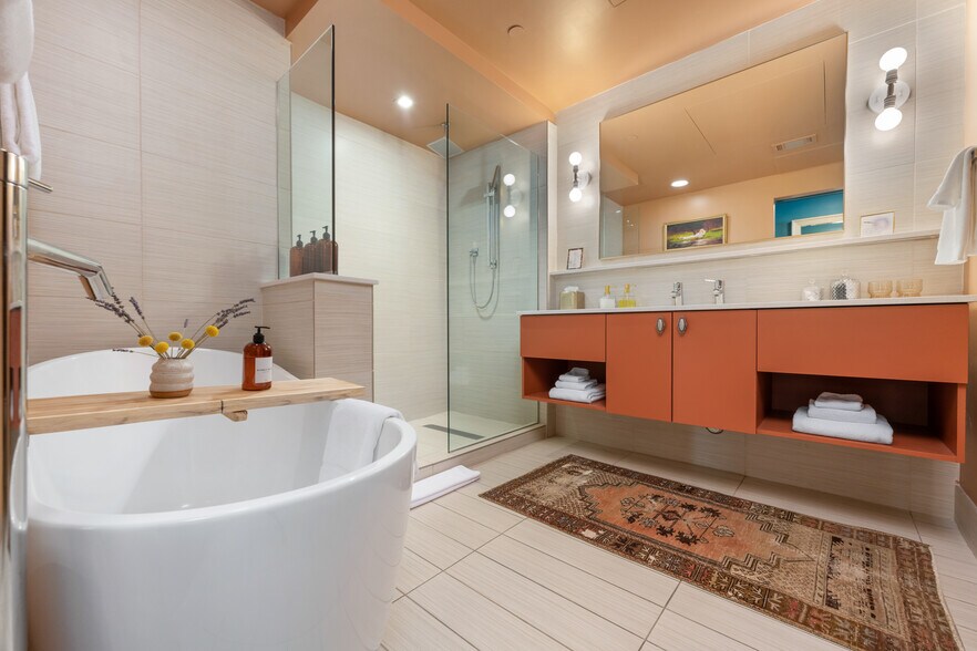 More Photos Of 1123 E 11th St, Austin Hotel For Sale
