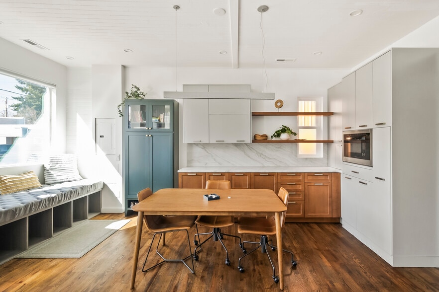 More Photos Of 206 NE 80th Ave, Portland Office For Sale